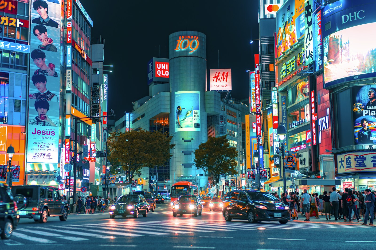 秋葉原電気街アニメ街東京ネオンサイン