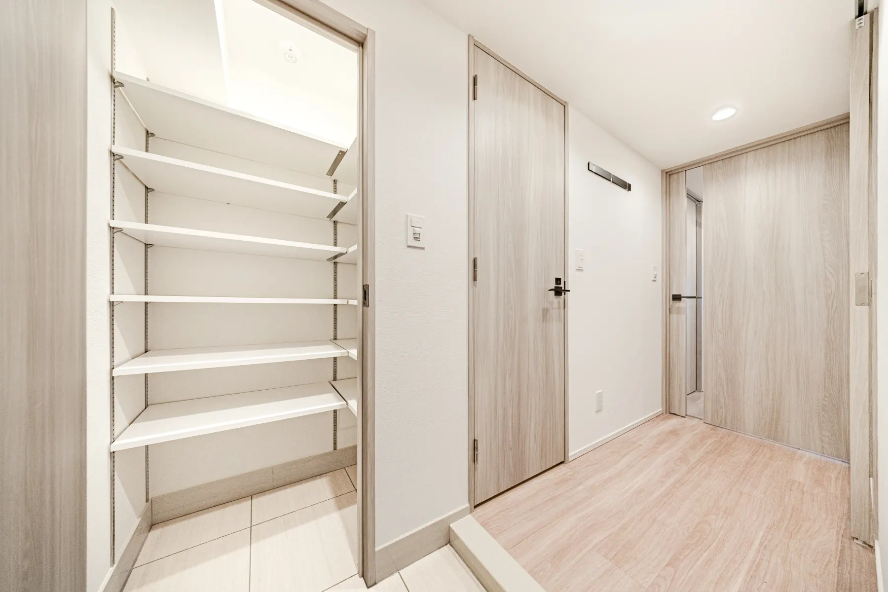 Type B · 2-Bedroom Suite: entrance hallway shoe storage
